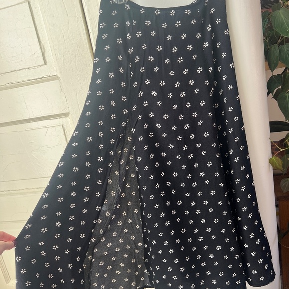Reformation Zoe Skirt Black White Floral Detail Size 2P Slit Midi Skirt - Picture 3 of 5